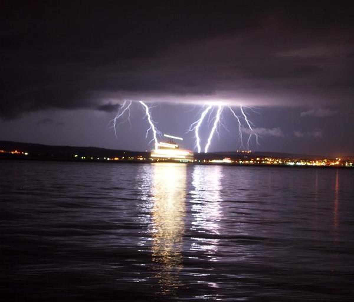 Çanakkale Boğazı\'nı Şimşekler Aydınlattı