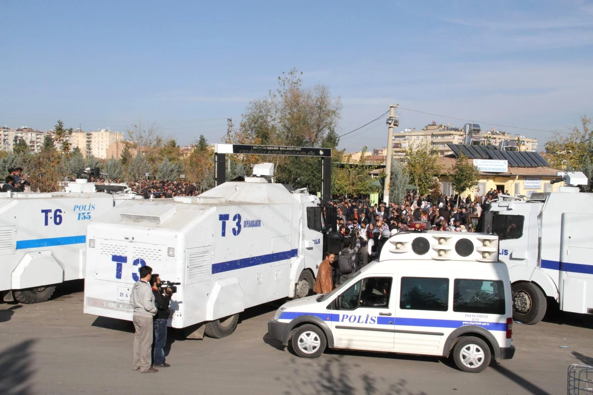 Diyarbakır\'da Çıkan Olaylara 9 Gözaltı
