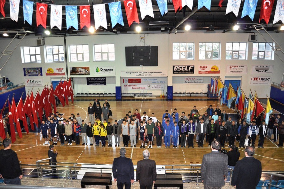 Düzce\'de Okul Sporları Açılış Töreni Yapıldı