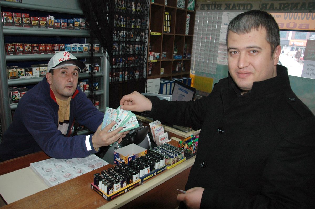 Elbistan\'da Milli Piyango Çılgınlığı