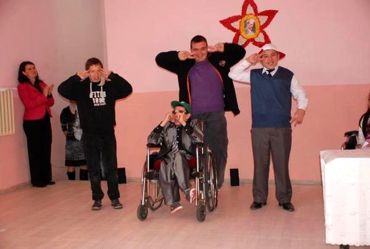 Engelli Öğrenciler, \'Gangnam Style\' Danslı ile Eğlendi