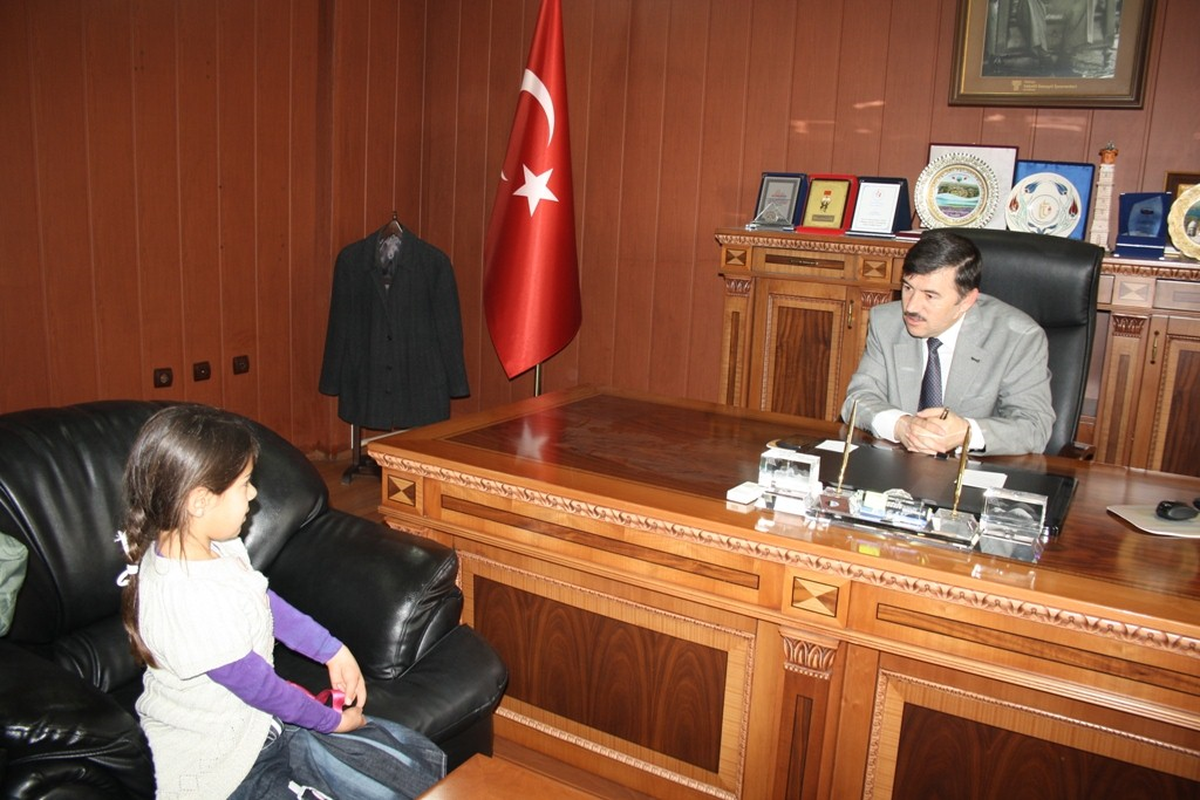 Engelli Öğrencilerden Müdür Başak\'a Ziyaret