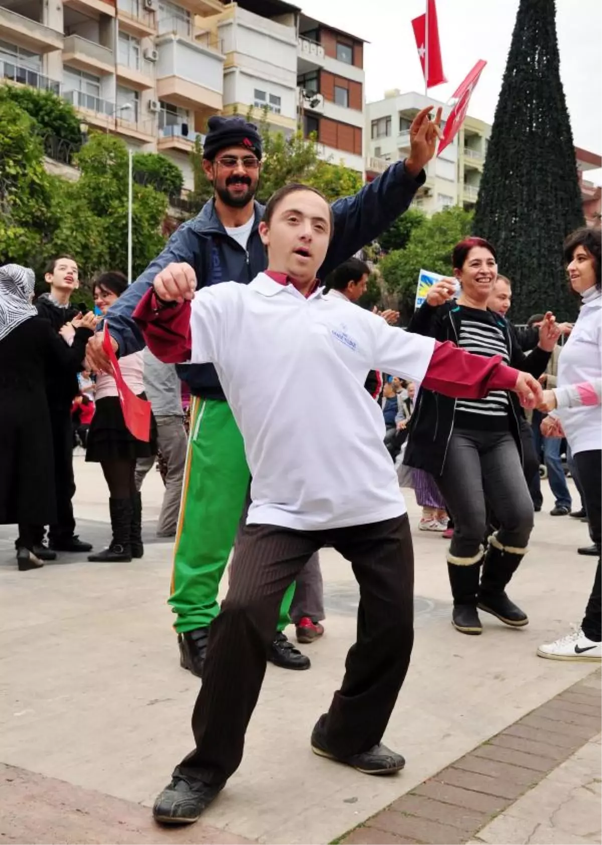 Engellilerden \'Gangnam Style\' Danslı Kutlama