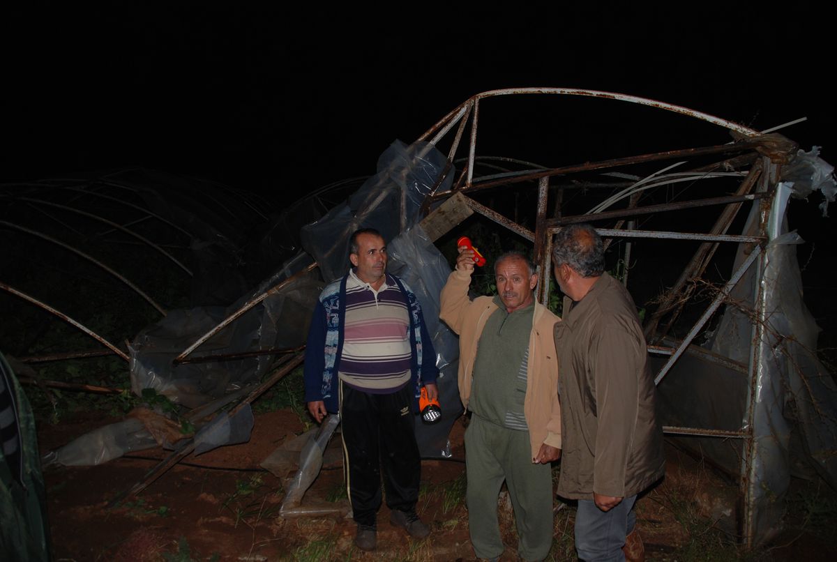 Gazipaşa\'da Hortum Seraları Yıktı