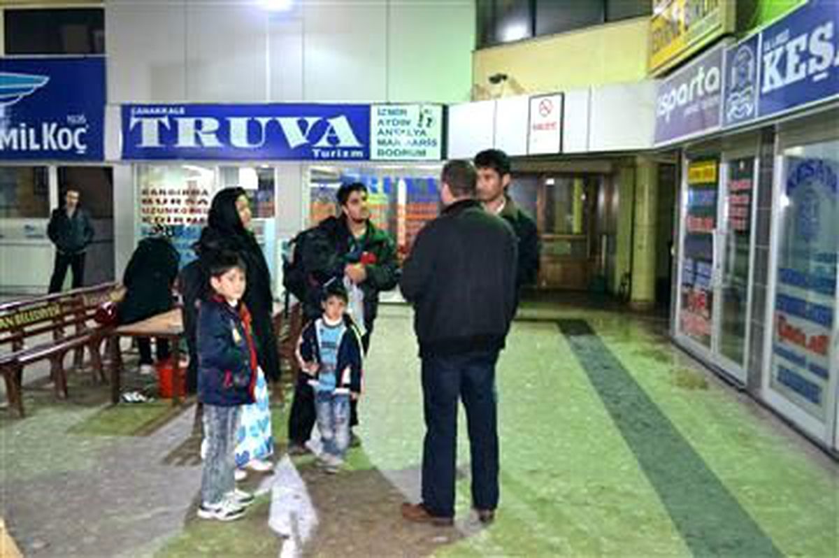 Göçmenler Otobüs Beklerken Yakalandı