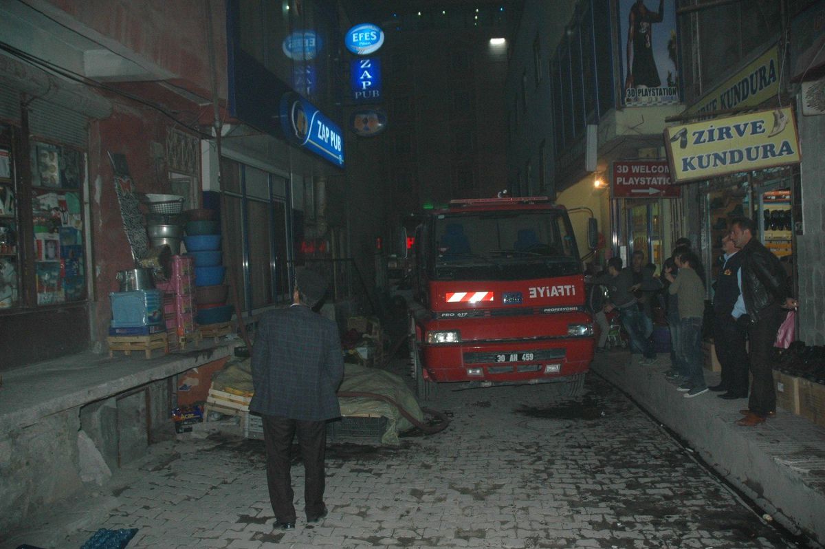 Hakkari\'de Korkutan Yangın