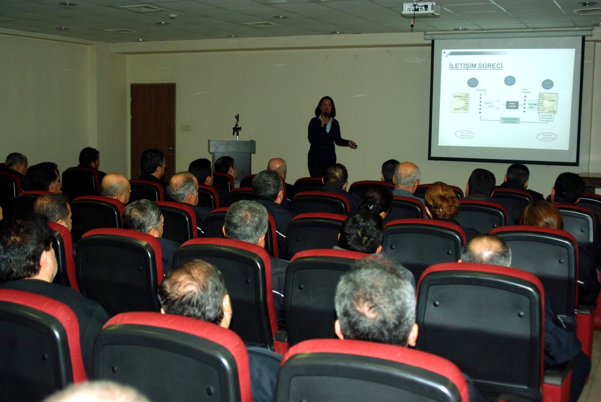 Halkla İlişkiler ve İletişim Konulu Seminer Düzendi