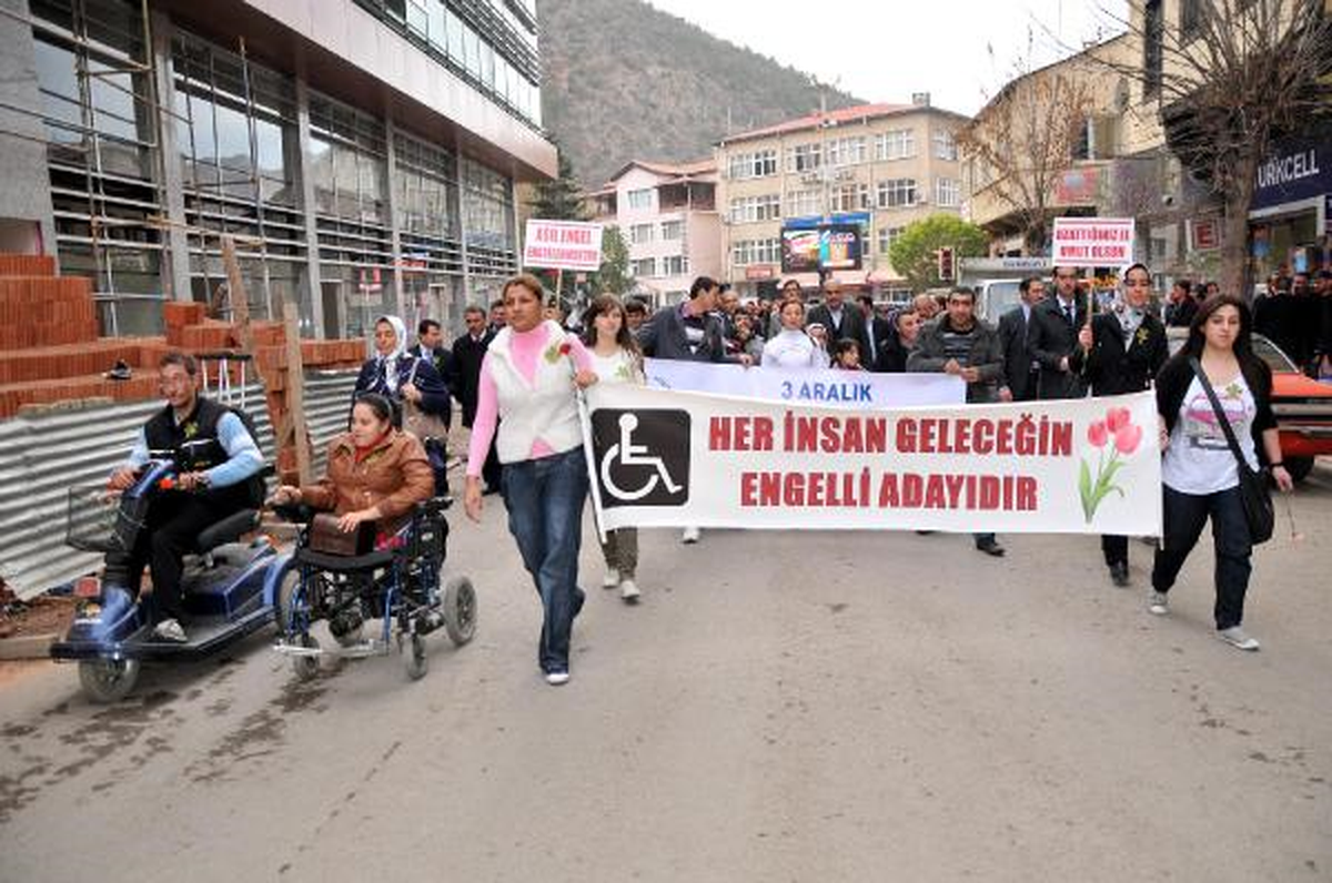 İletişim Fakültesi Öğrencileri, Engelliler İçin Yürüdü