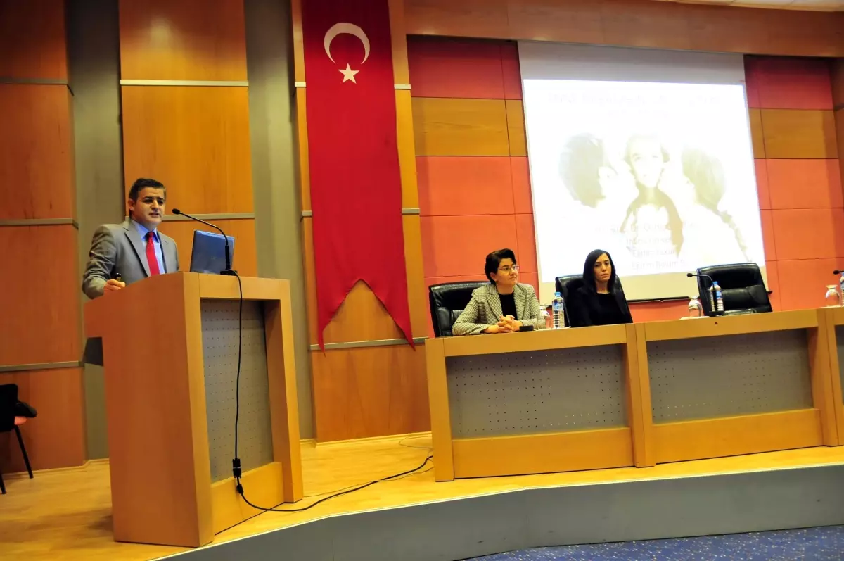 İü\'de \'Özel Eğitim ve Aile\' Konulu Panel Yapıldı