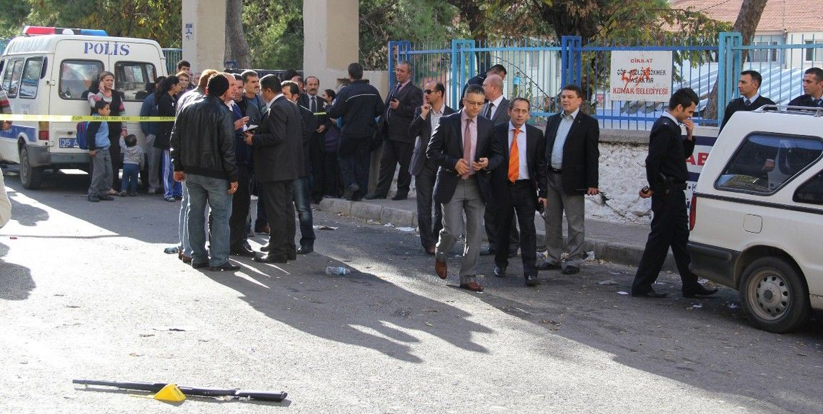 İzmir\'de Silahlı Saldırı: 1 Ölü, 1 Yaralı