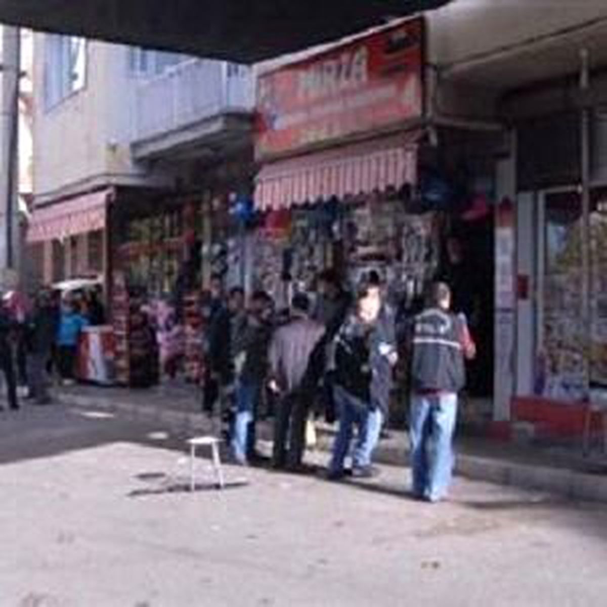 İzmir ) Facebook\'a \'Son Şovum\' Yazıp, Okul Önünde Dehşet Saçtı