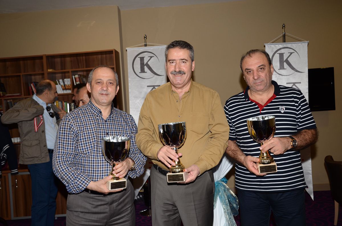 İzmir Valisi Tavla Şampiyonu Oldu
