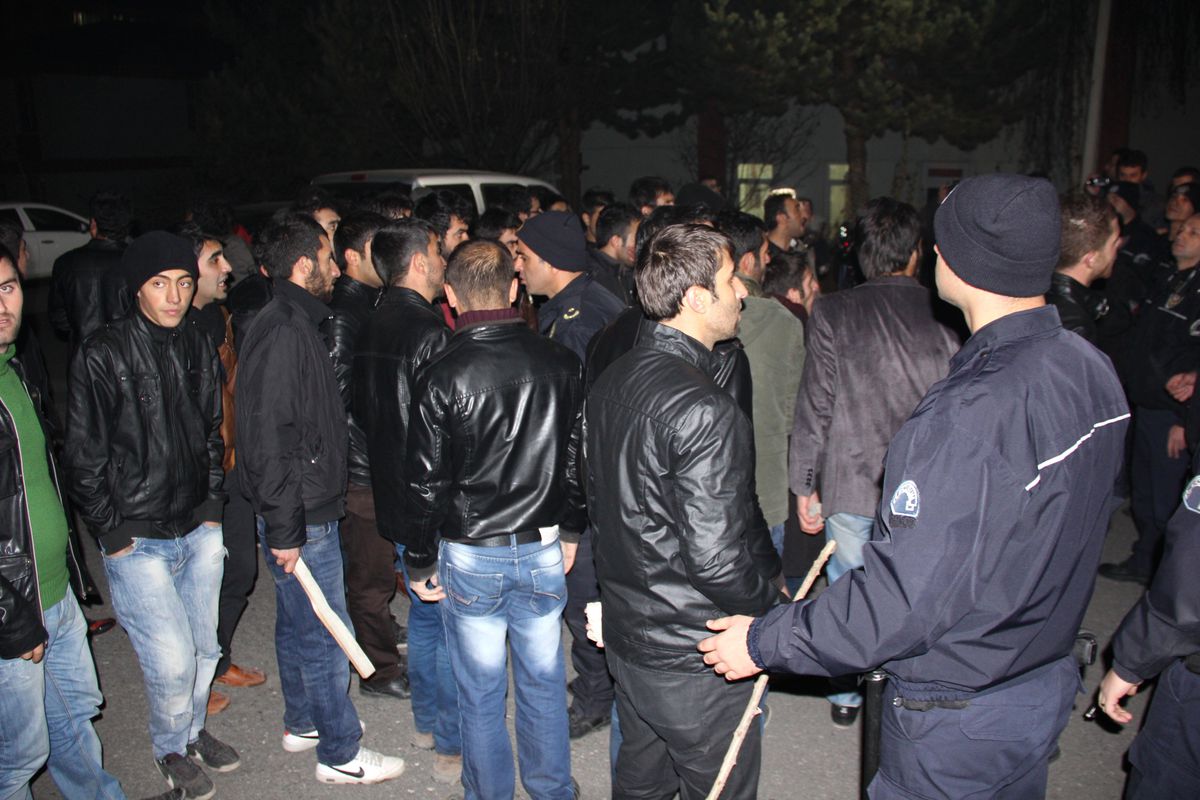 Öğrencilerin Kavgası Sokağa Taştı