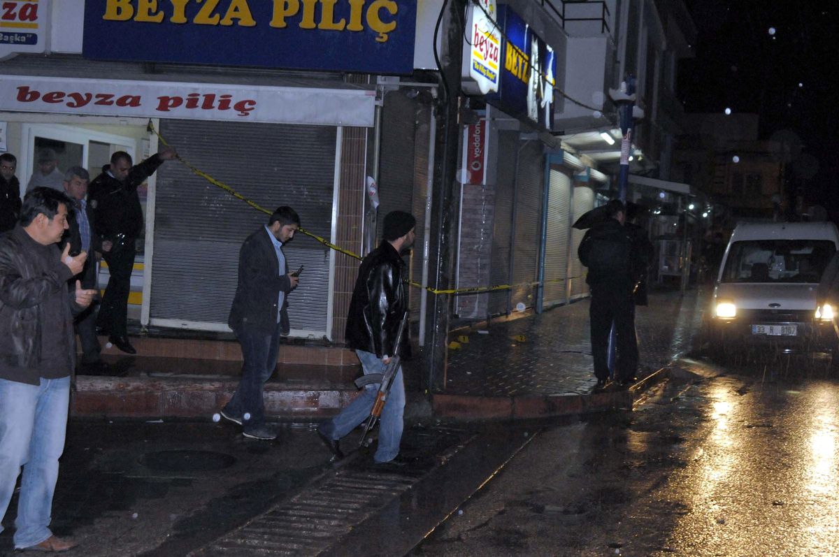 Mersin\'de Bir İş Yerine Ses Bombası Atıldı