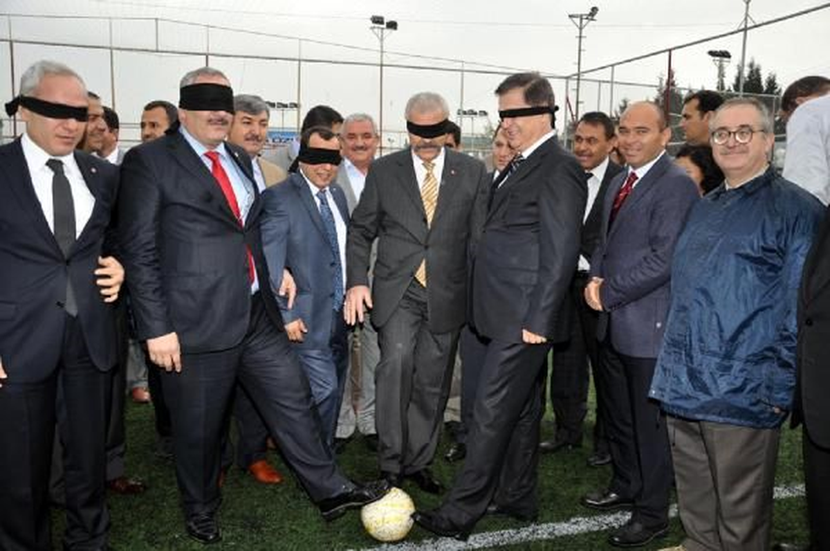 Osmaniye Vali Cerrah, Gözünü Bağlayıp, Başlama Vuruşu Yaptı