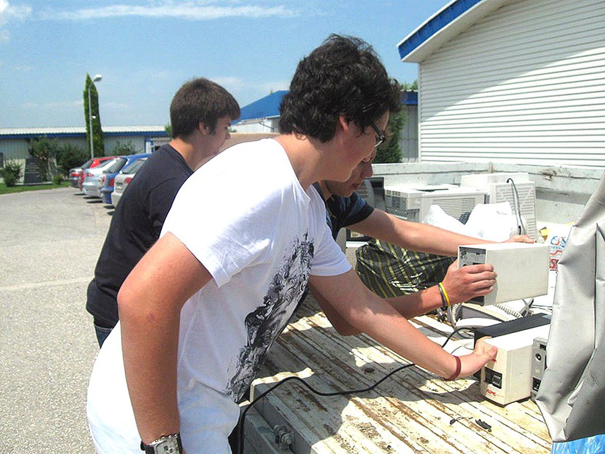 Sakarya\'da Elektronik Atıklar Toplanıyor