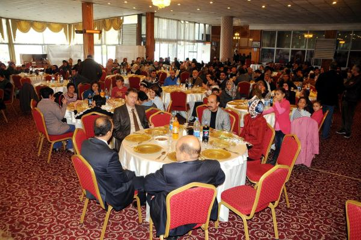 Şanlıurfa Valisi\'nden Engellilere Yemek