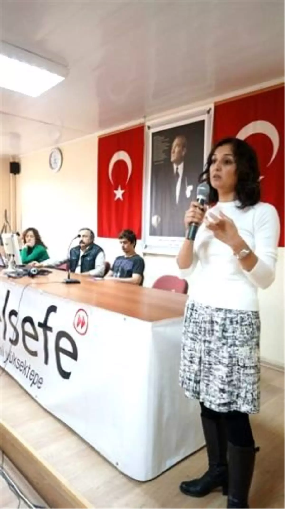 Sarıgöl\'de Anne-Baba Eğitimi Semineri İlgi Gördü