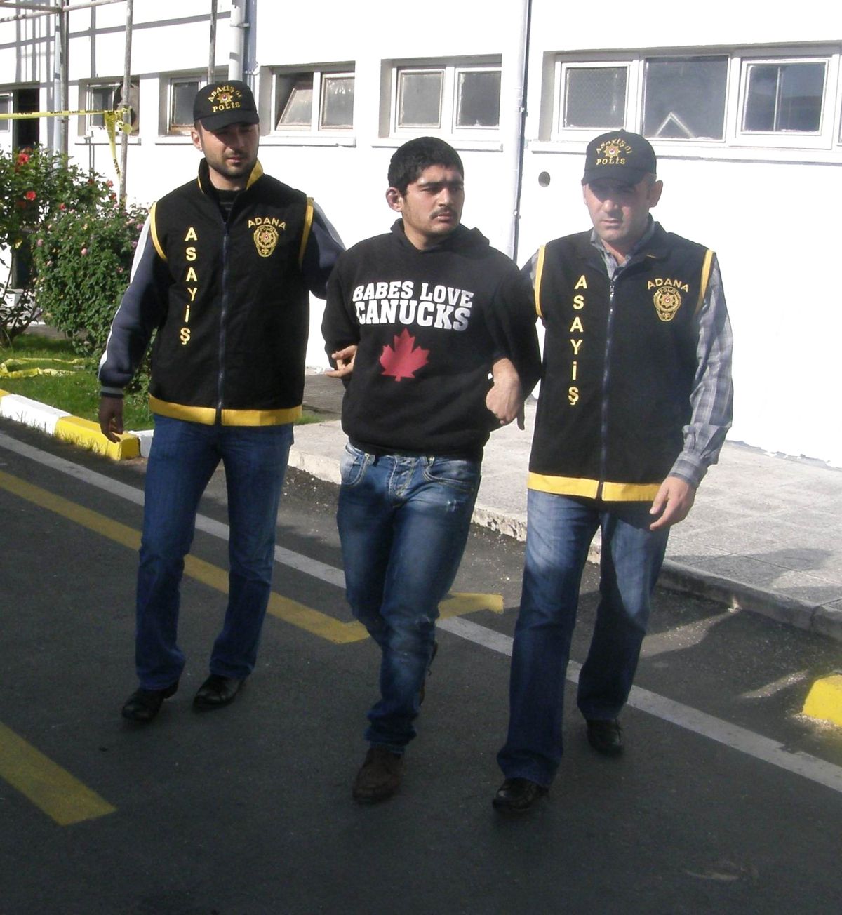 Soğukkanlı Hırsız Hem Çaldı Hem Sohbet Etti