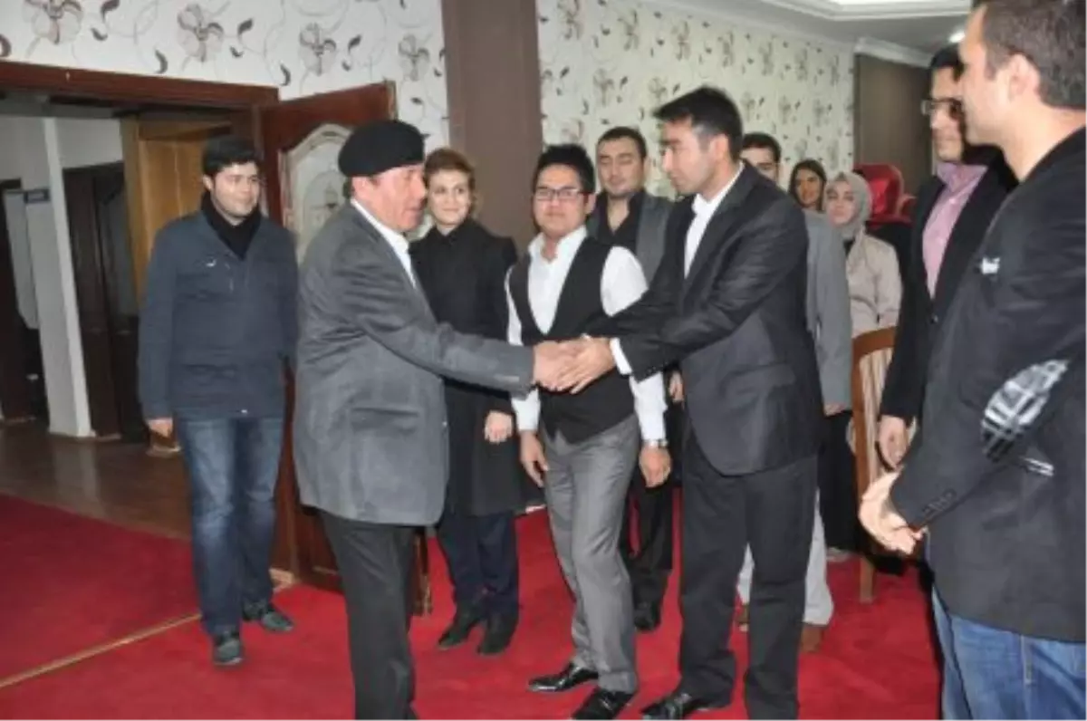 Vali Oğuz\'dan Yarın\'ın Liderlerine Ders