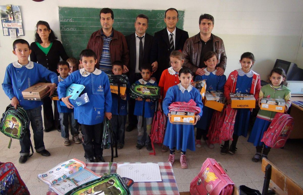 Yozgat\'ta Aile Hekimleri İhtiyaç Sahibi Öğrencilere Yardım Etti