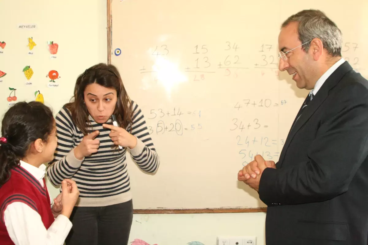 YYÜ Rektörü Battal\'dan İşitme Engellilere Ziyaret