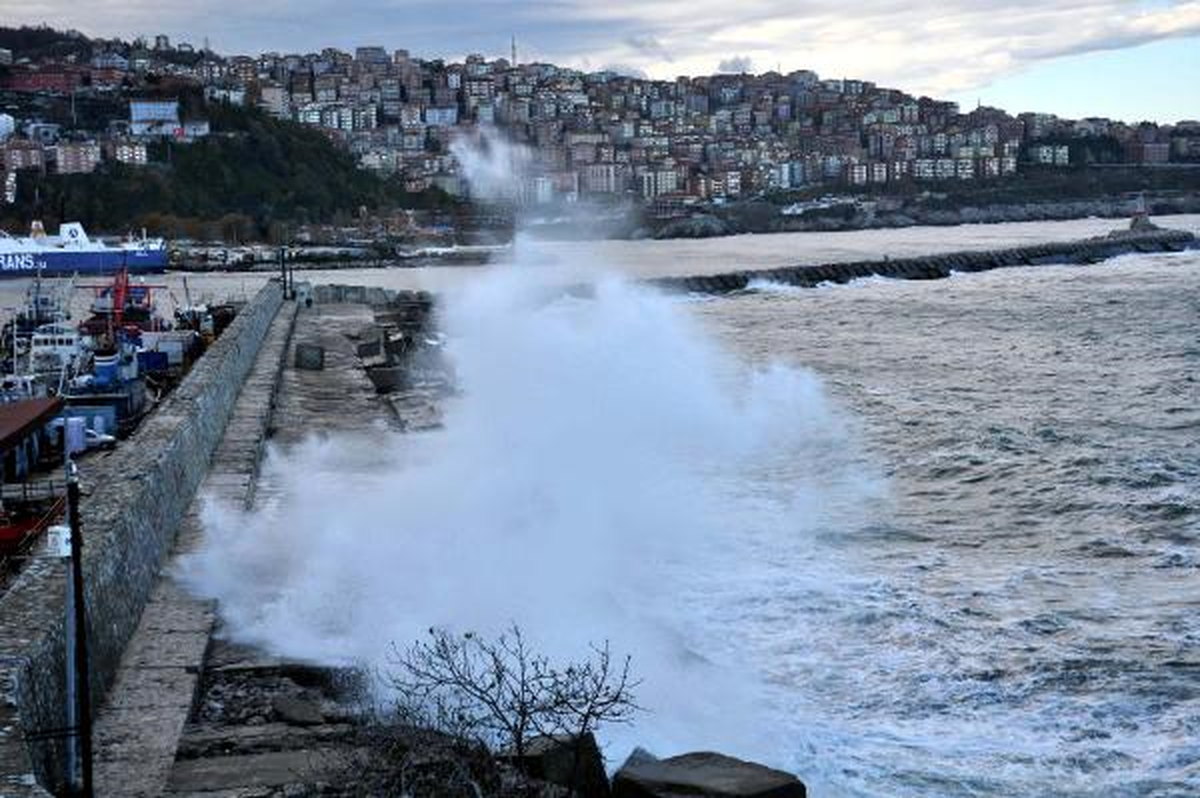 Zonguldak\'ta Dev Dalgalar