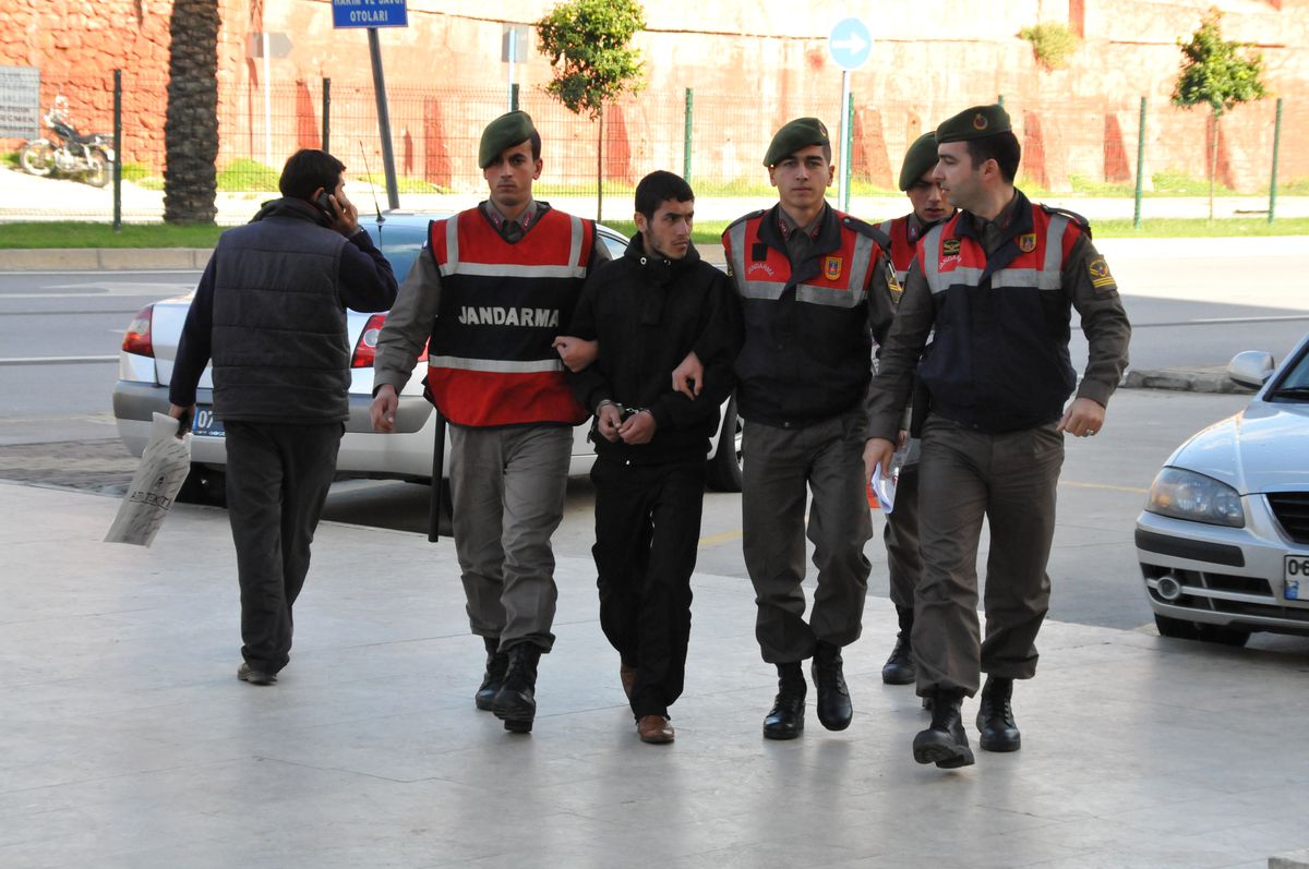 23 Yaşındaki Genç, Babasını 13 Yerinden Bıçakladı