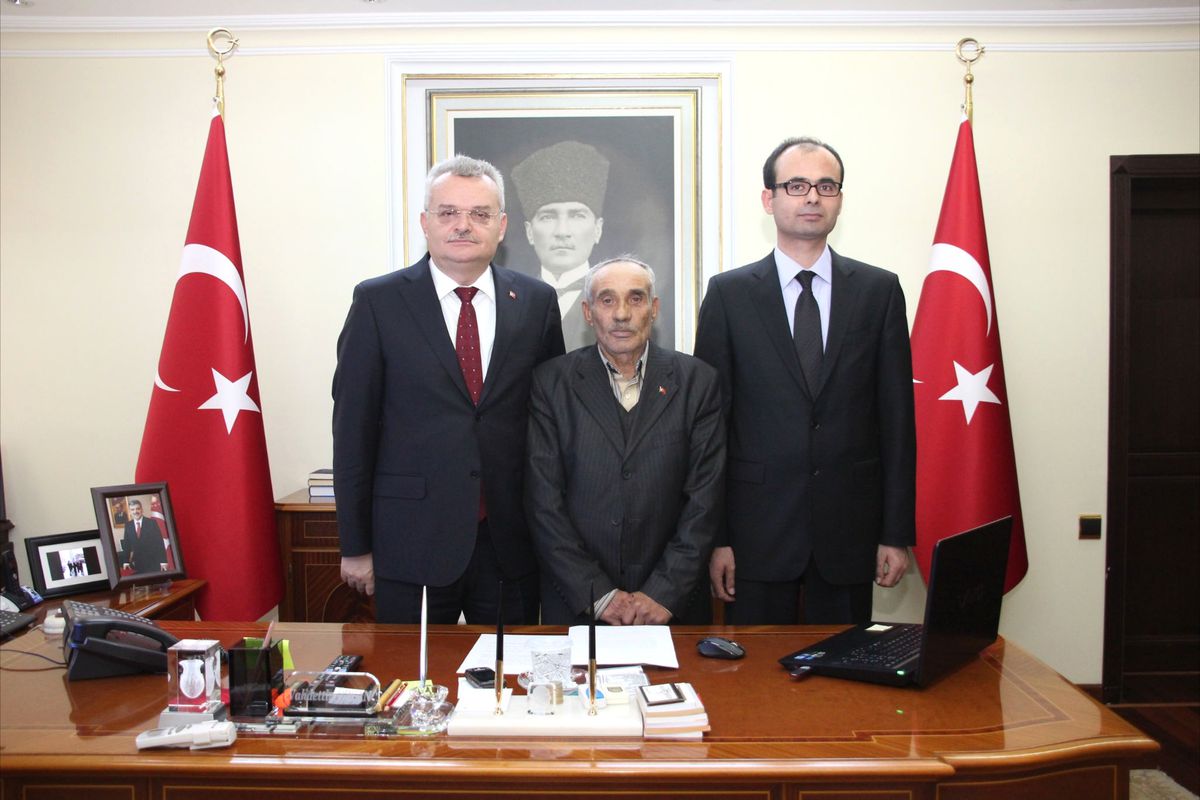30 Yıllık Muhtar Valilik Makamı\'nda