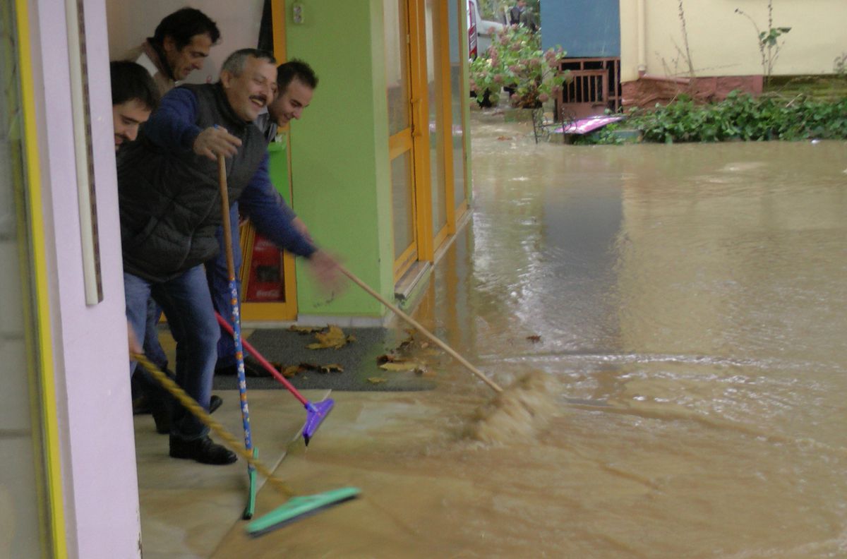 Akçakoca\'da Fırtına