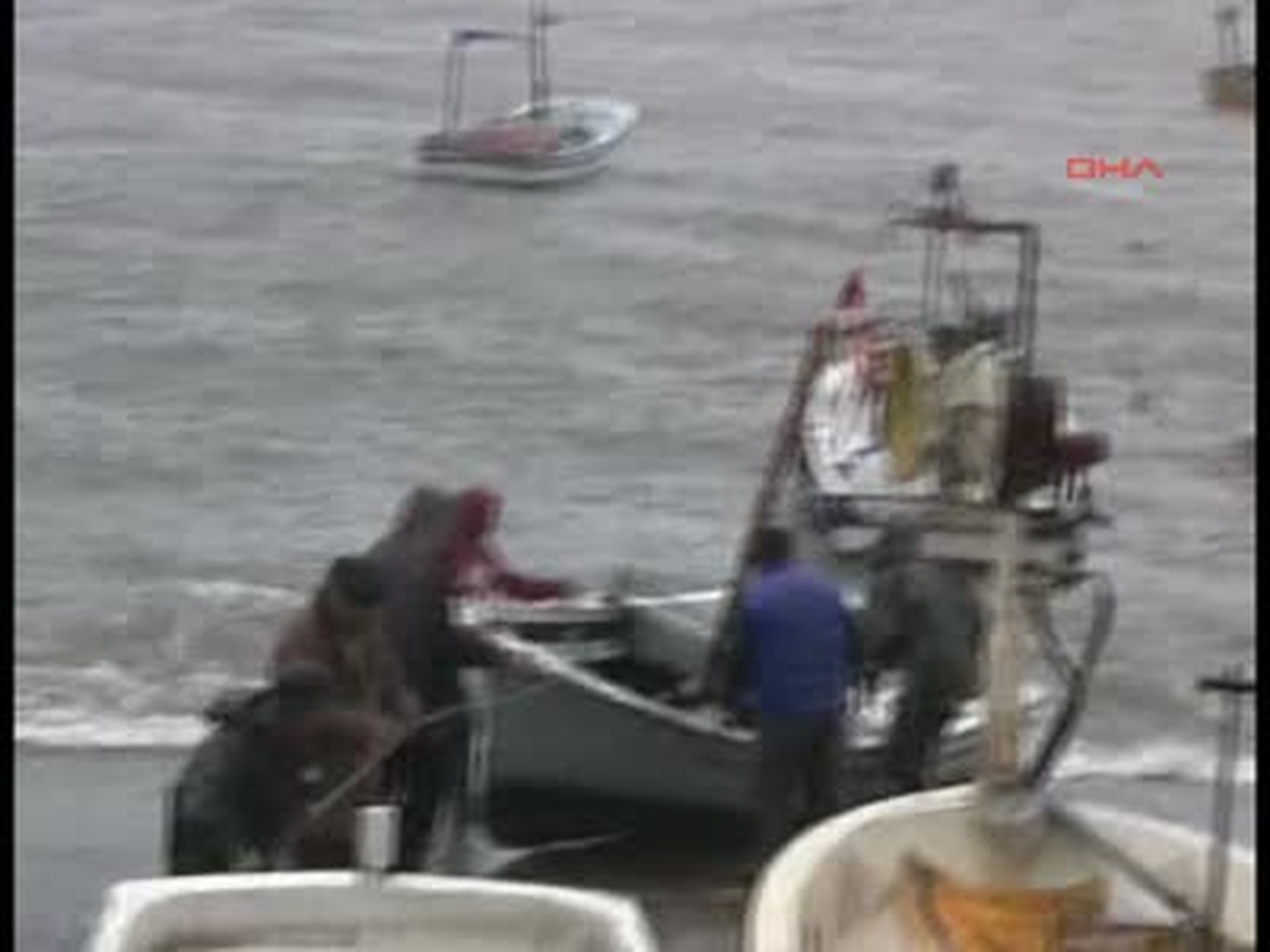 Akçakoca\'da Fırtına Etkili Oldu