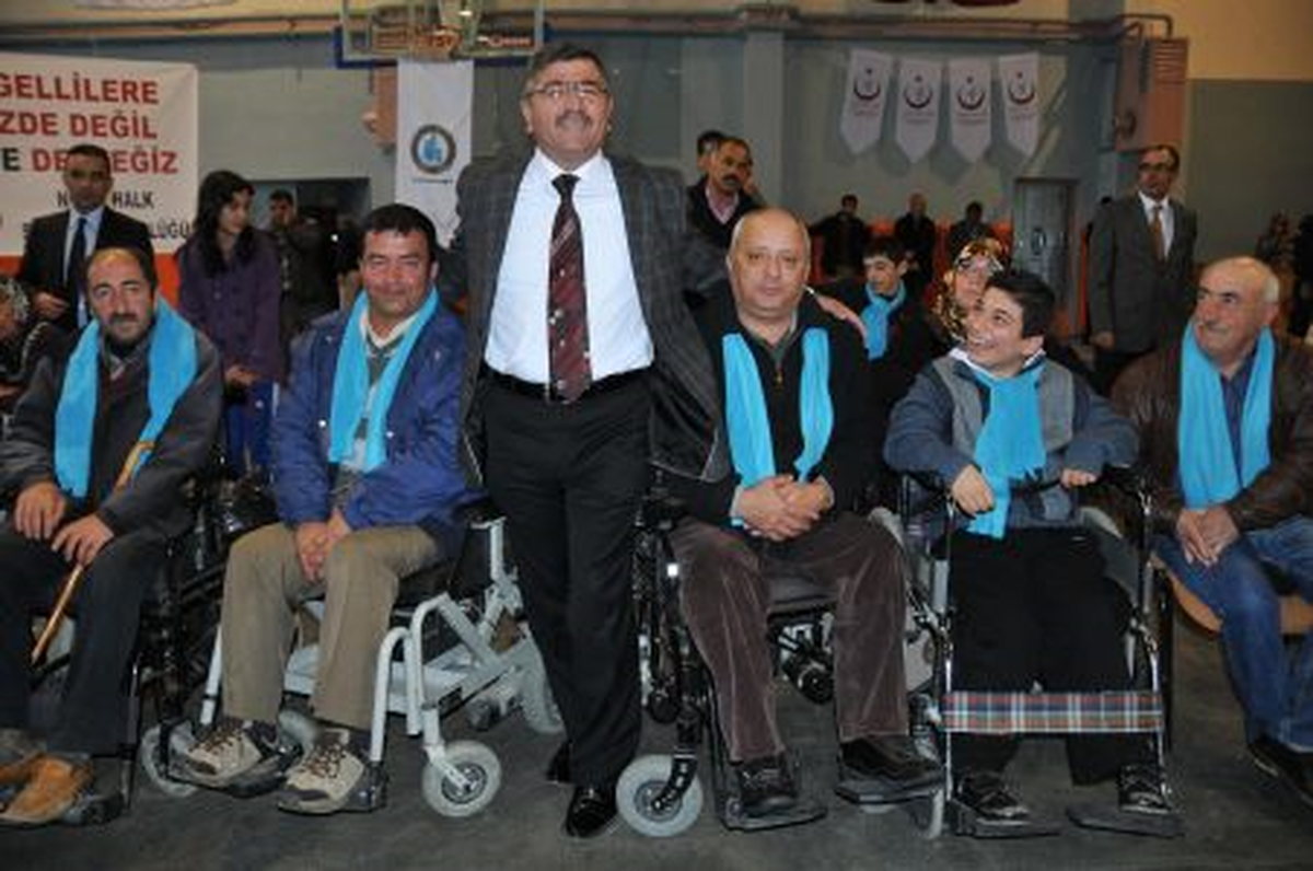 Akdoğan\'dan Engellilere Akülü Tekerlekli Sandalye