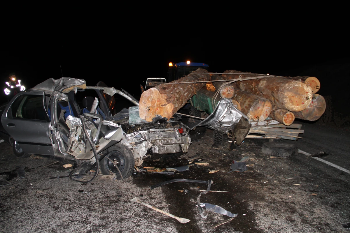 Ardahan\'da Trafik Kazası: 2 Ölü