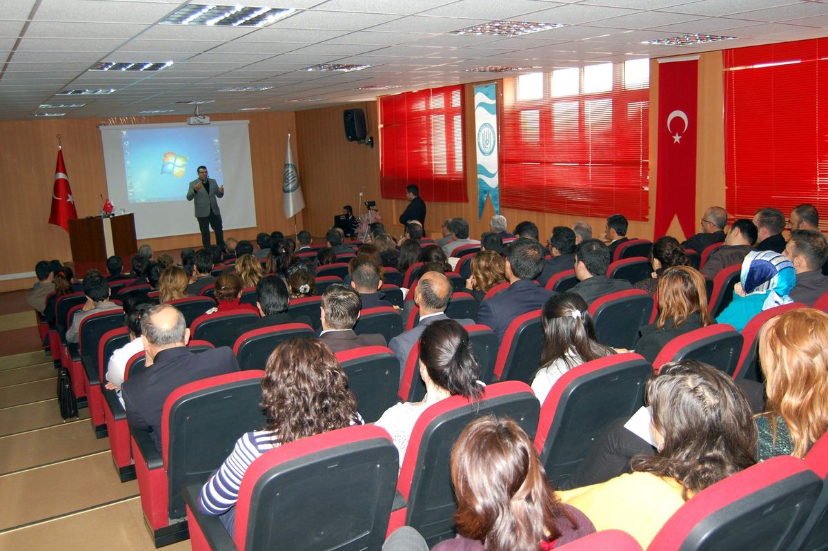 Beü\'de \'Etkili Konuşma, Farkındalık ve İkna Yöntemleri\' Konferansı
