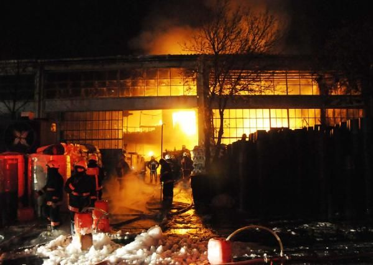Beylikdüzü\'nde Fabrika Yangını