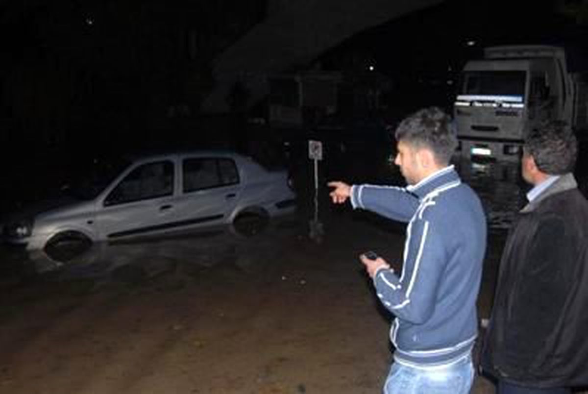 Birecik\'te Şiddetli Yağış Hayatı Felç Etti