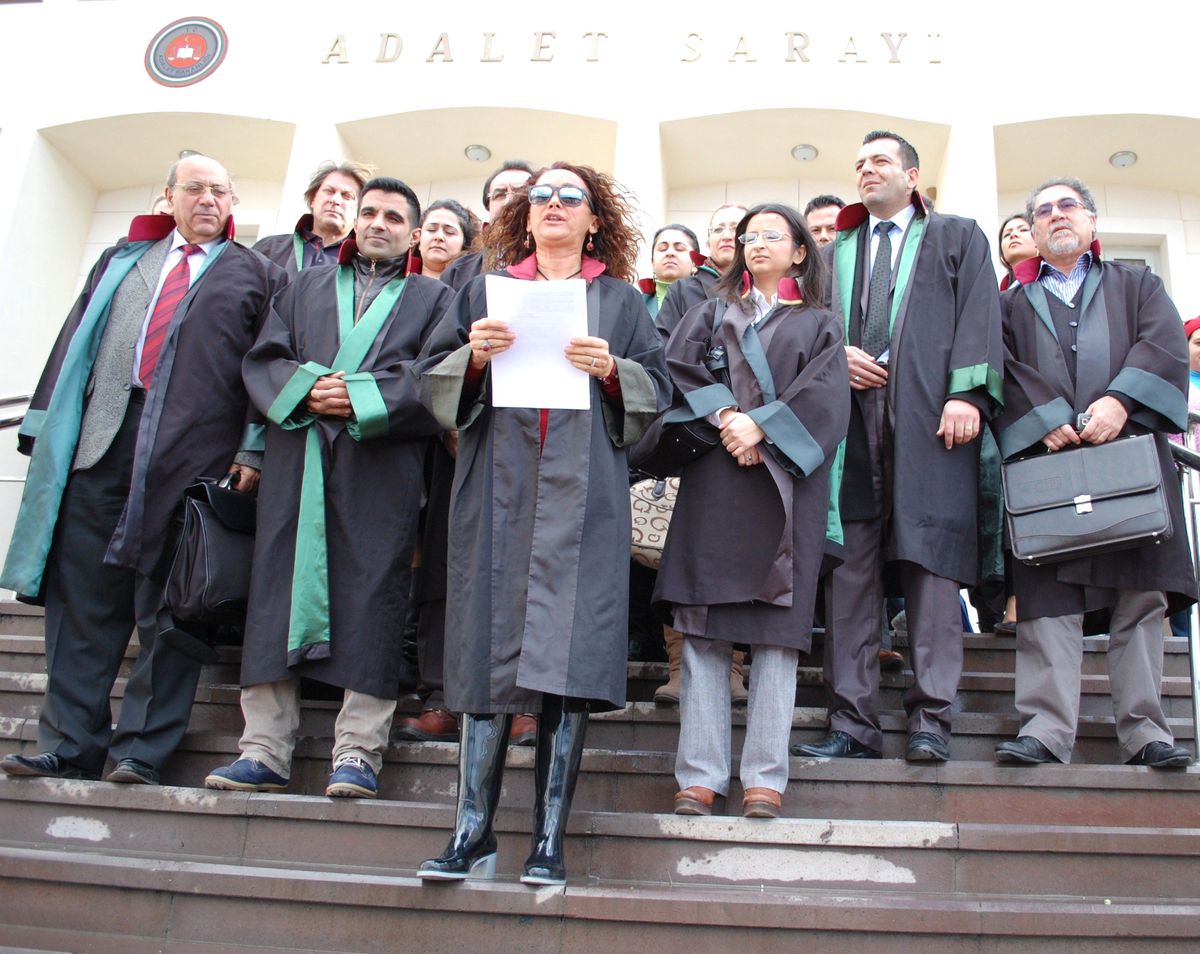 Bodrumlu Avukatlardan İş Yeri Baskınına Tepki