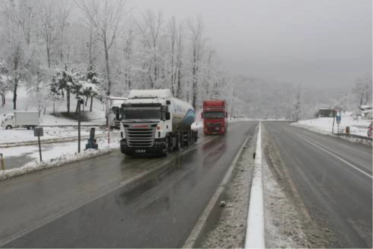 Bolu Dağı\'nda Yoğun Kar Yağışı ve Sis