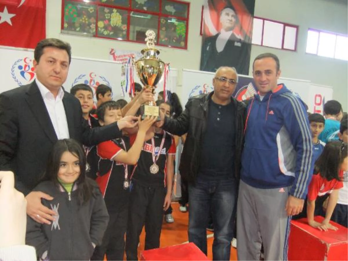 Çorum Osmancık Gençlik Badmintonda Türkiye İkincisi