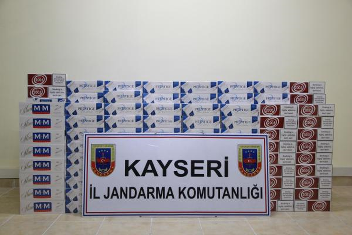 Devrilen Otomobilden Kaçak Sigara Çıktı