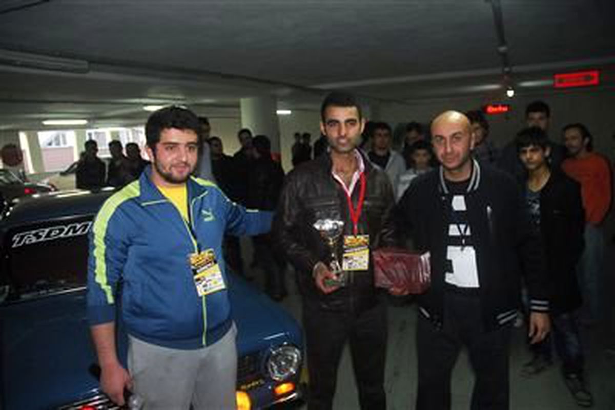 Düzce Garaj Show Yaptı, Katlı Otopark Canlandı