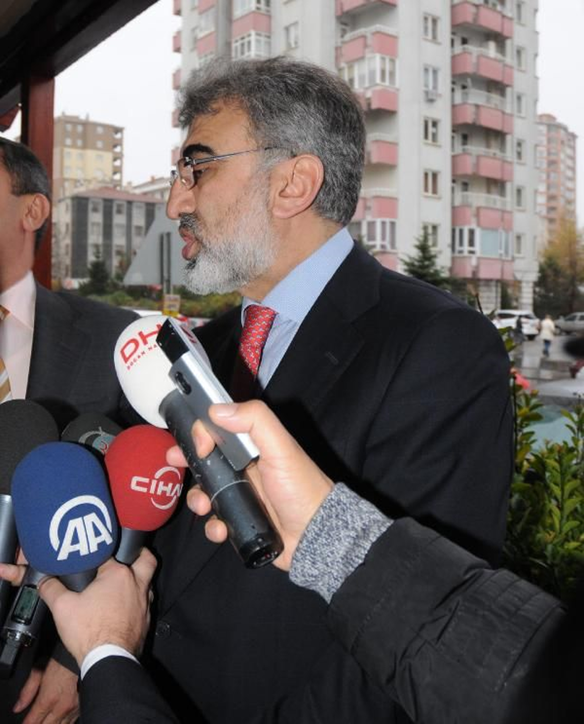 Enerji Bakanı Yıldız\'ın Uçağına İniş İzni Verilmemesi