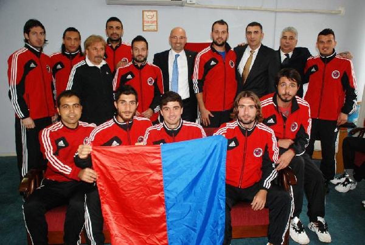 Futbol- Sen\'in İlk Üyeleri İskenderunlu Futbolcular