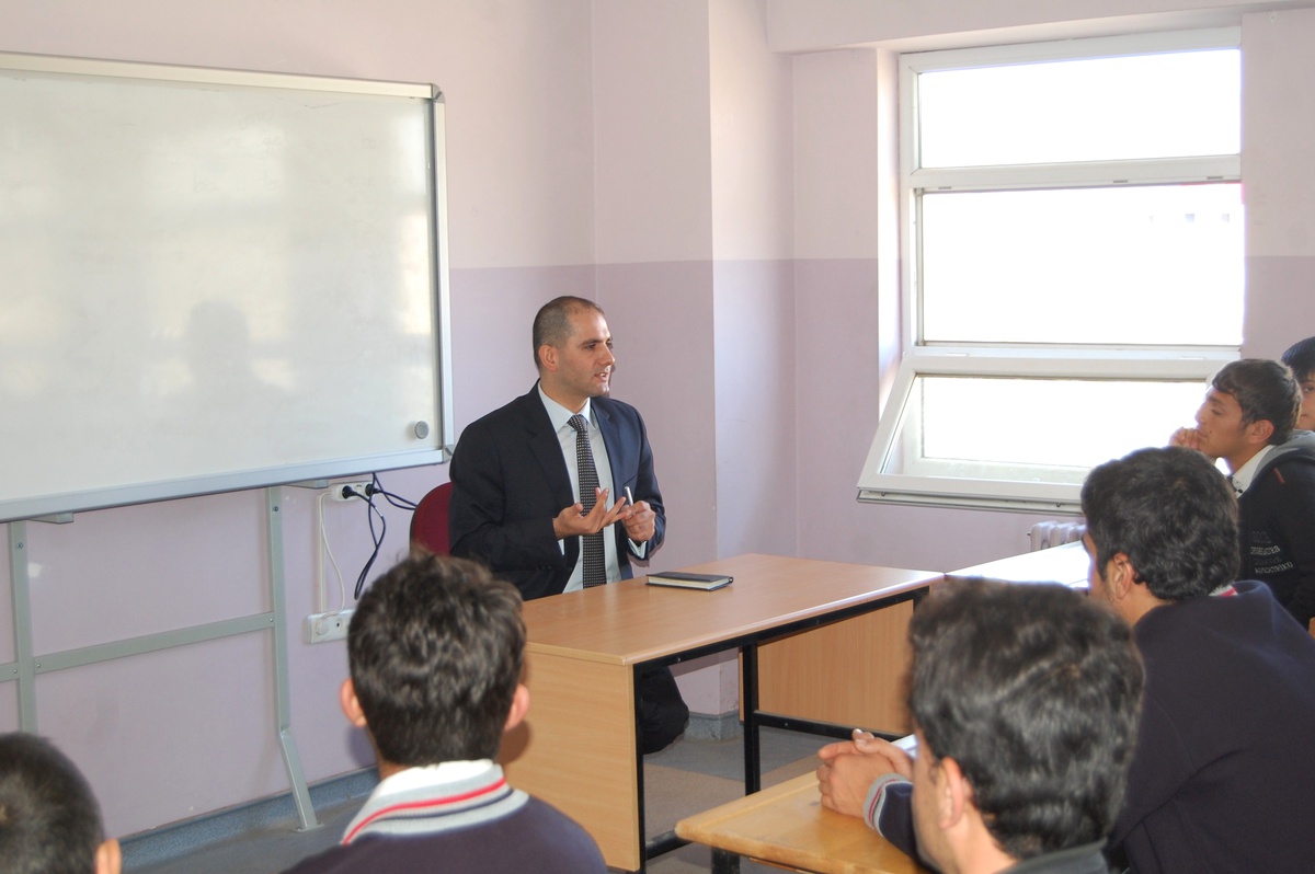 Güroymak Kaymakamı Yılmaz İMKB Lisesi\'ni Ziyaret Etti