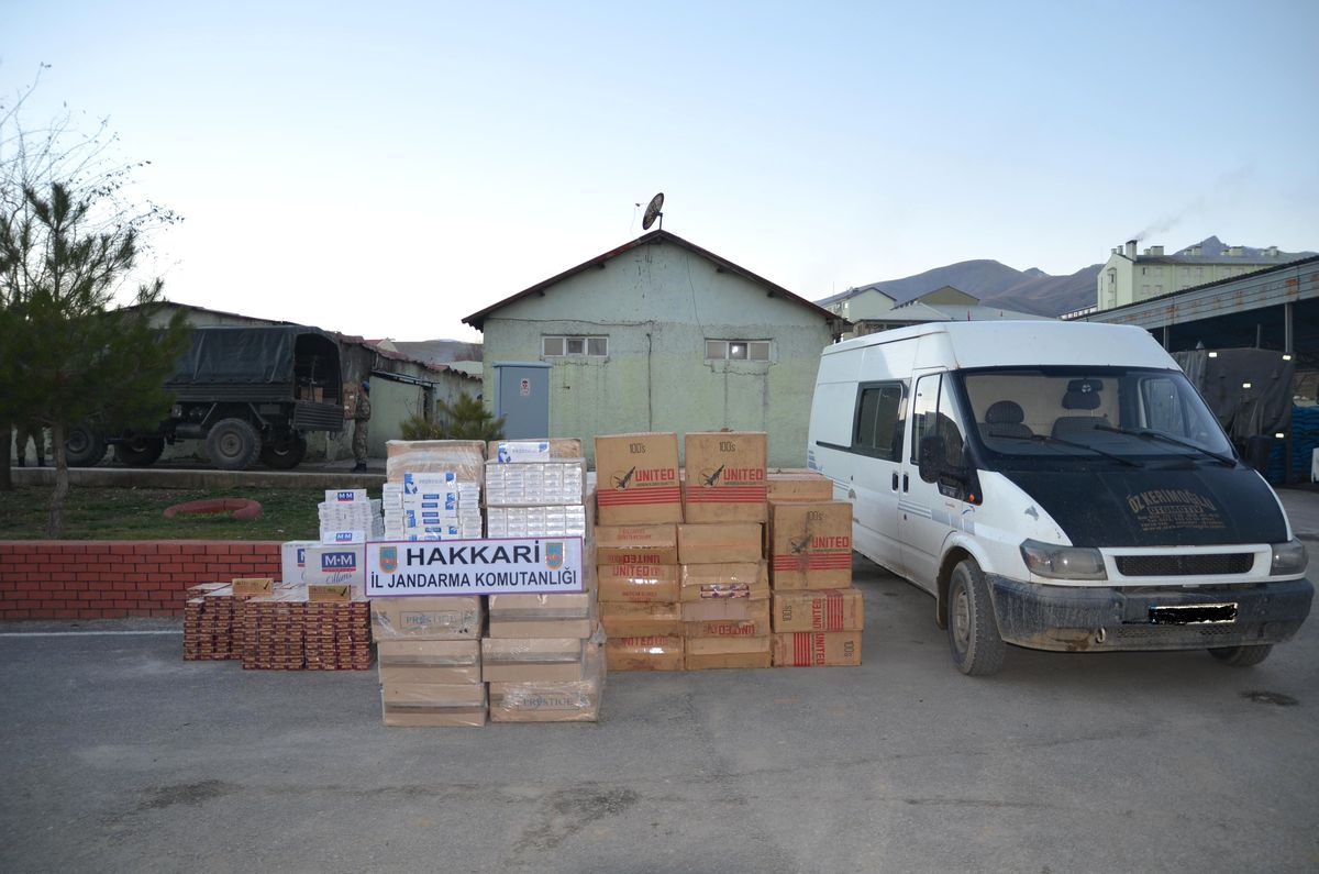 Hakkari\'de Uyuşturucu Madde ve Kaçak Malzeme Ele Geçirildi