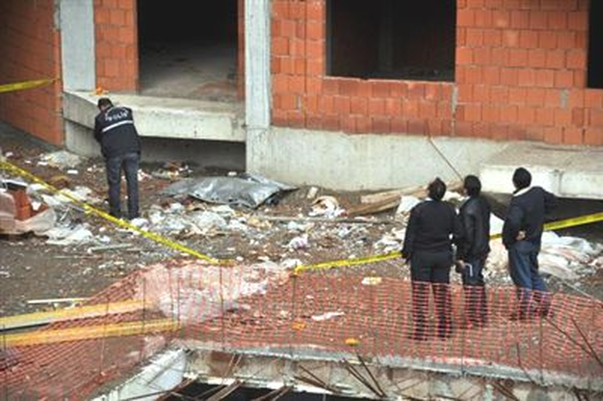 İnşaatın 8\'inci Katından Düşen İşçi Öldü