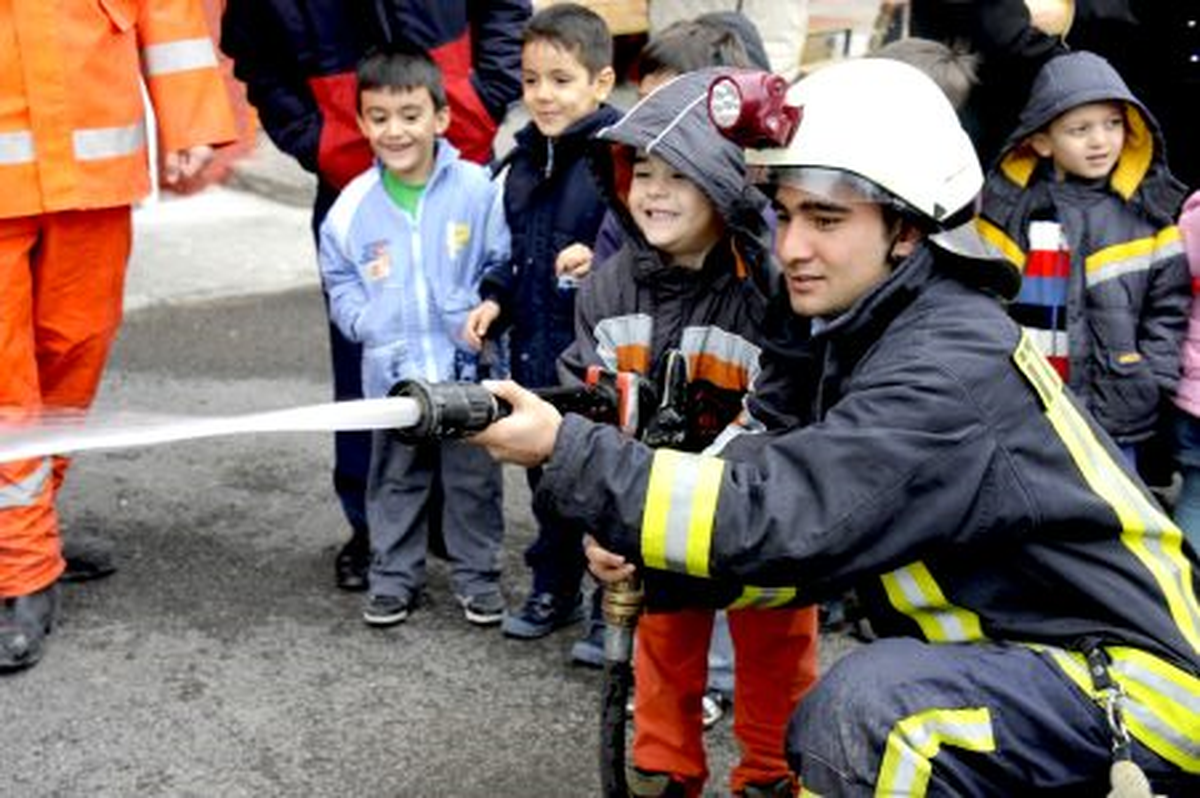 İtfaiyeden Minik Öğrencilere Eğitim