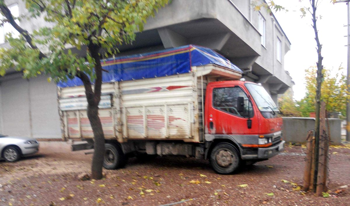 Kamyonet Hırsızları Yakalandı