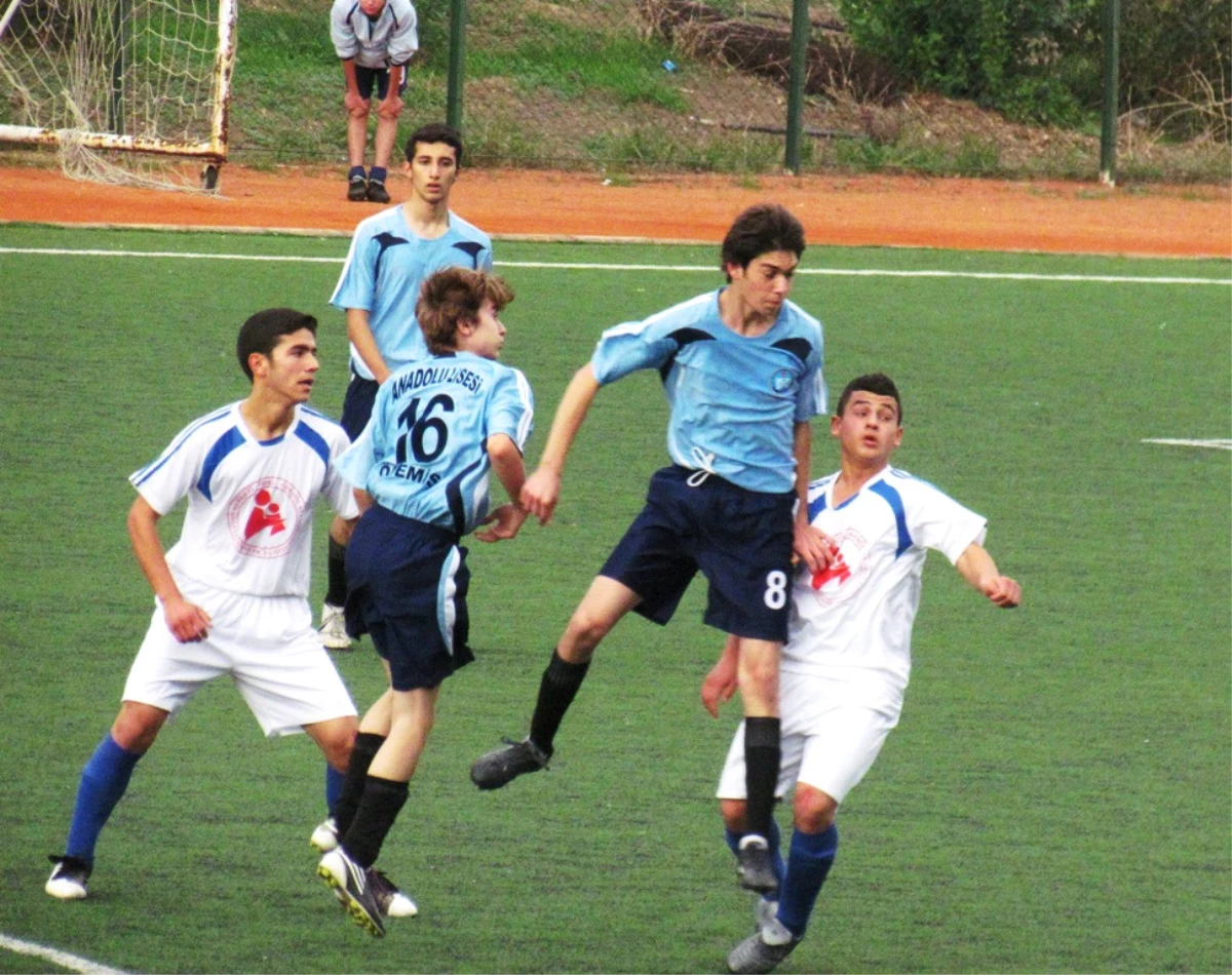 Küçükmenderes Havzası\'ndaki Liselerin Futbolda Grup Maçları Sona Erdi