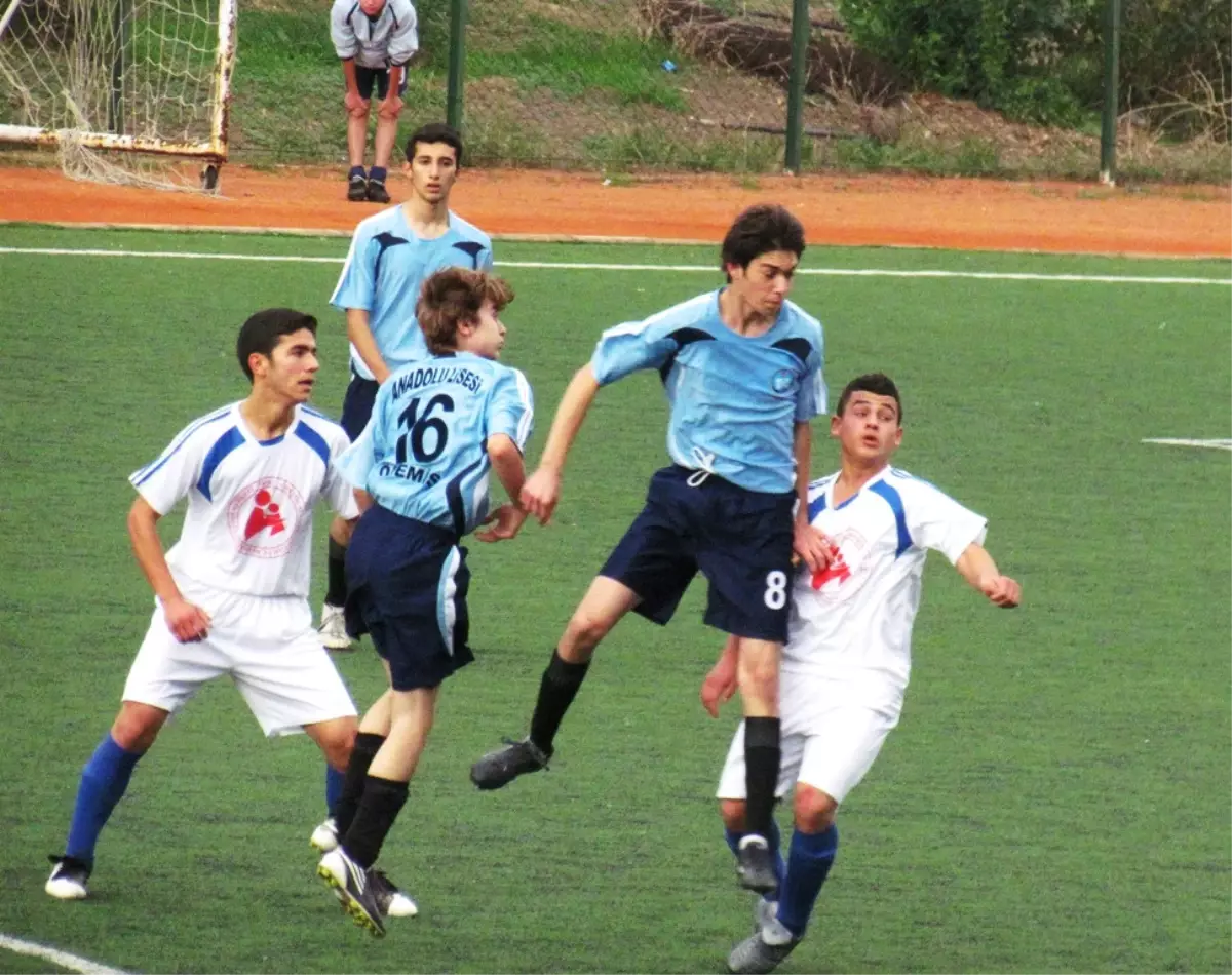 Küçükmenderes Havzası'ndaki Liselerin Futbolda Grup Maçları Sona Erdi